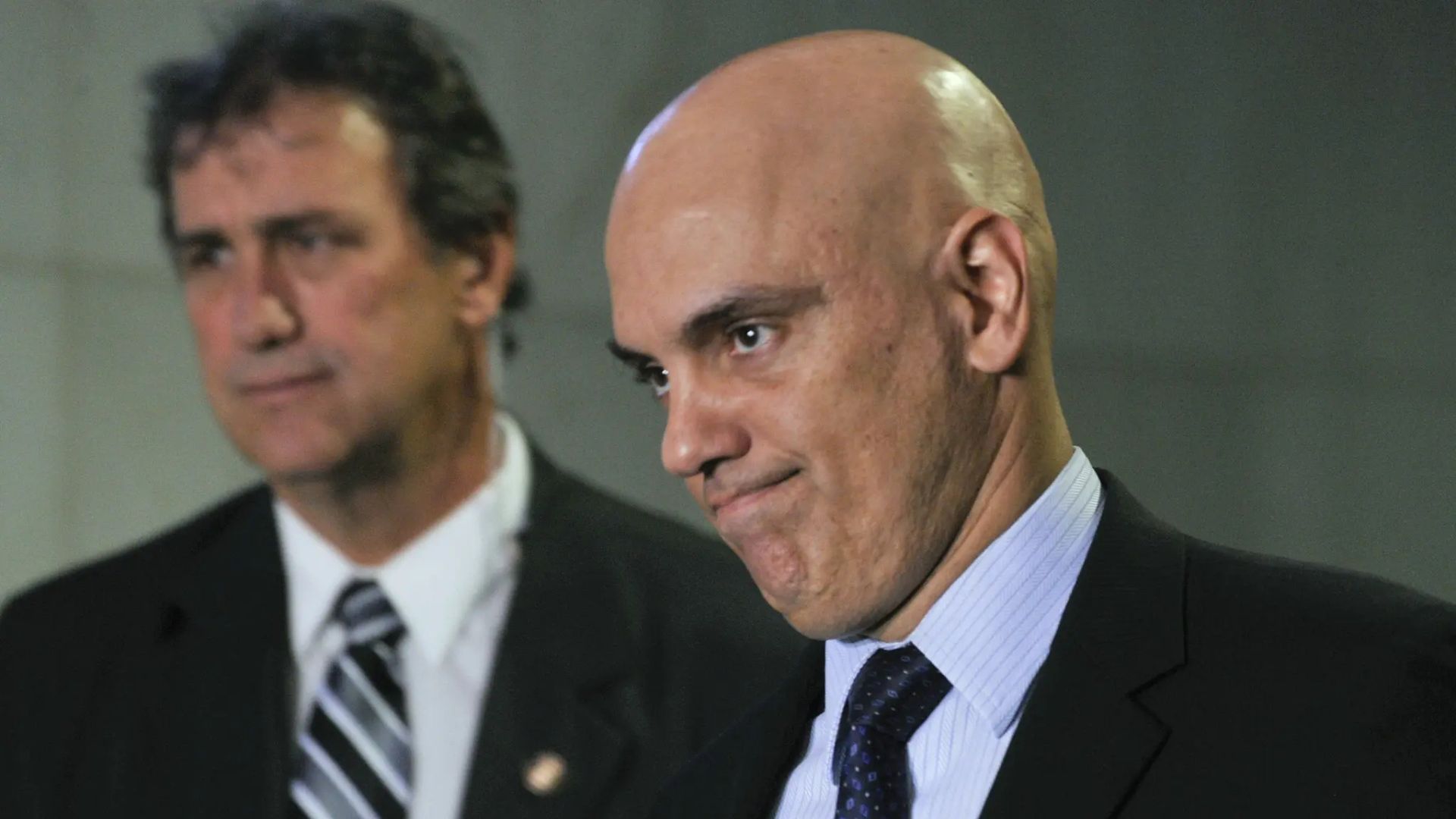 Oposição articula impeachment e CPI contra Alexandre de Moraes após denúncias envolvendo Banco Master