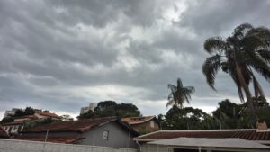 Inmet emite alerta de tempestade com ventos de até 60 km/h para o Vale e Litoral Norte