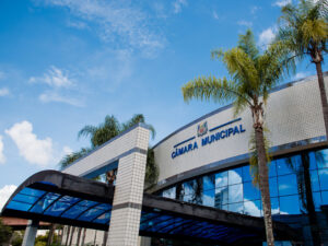 Câmara de São José dos Campos aprova projeto que restringe participação de menores em eventos inspirados na Parada LGBTQIA+ com recursos públicos