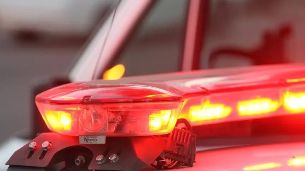 Homem tenta esfaquear adolescente e é preso em São José Foto de Sirene