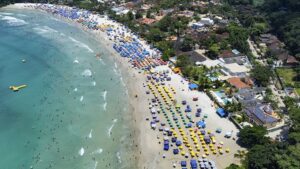 Turista denuncia cobrança de consumação mínima na Praia do Tenório