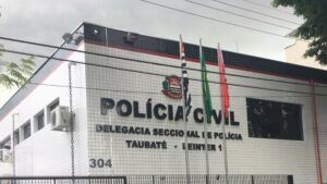 Trio é preso em Taubaté após manter adolescente e mãe sob coação por 10 horas