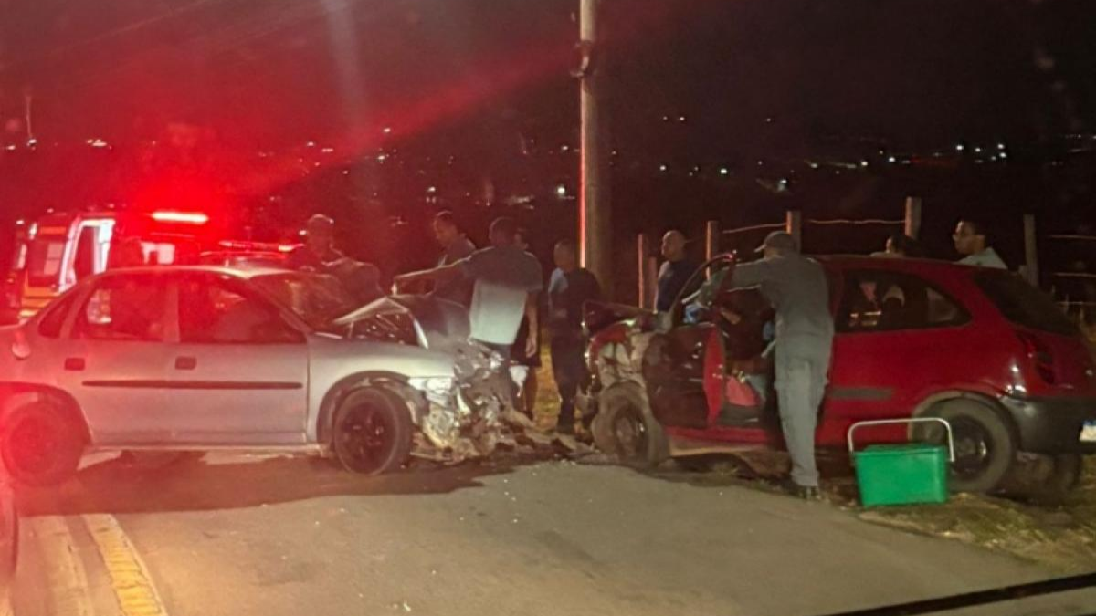 acidente de dois carros em sjc