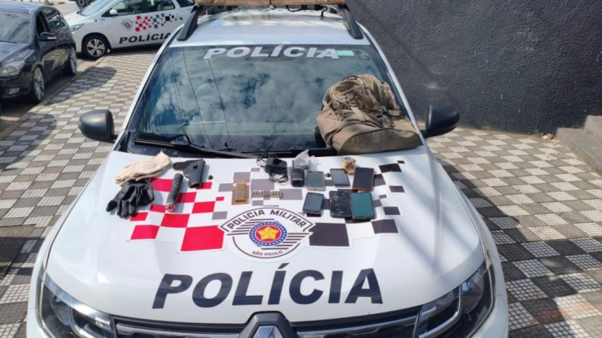 apreensão em flagrante com carro furtado, munições e aves silvestres em jacareí São Paulo