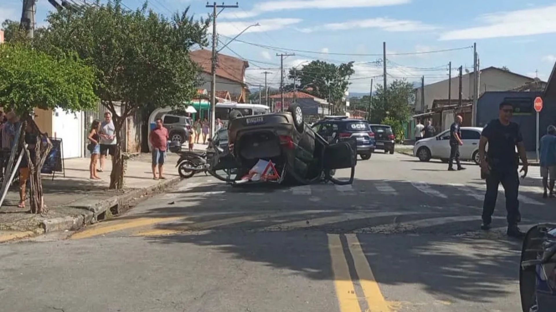 capotamento de veículo em taubaté