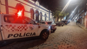 Homem é preso após tentativa de feminicídio e homicídio durante Festa do Pinhão em Cunha