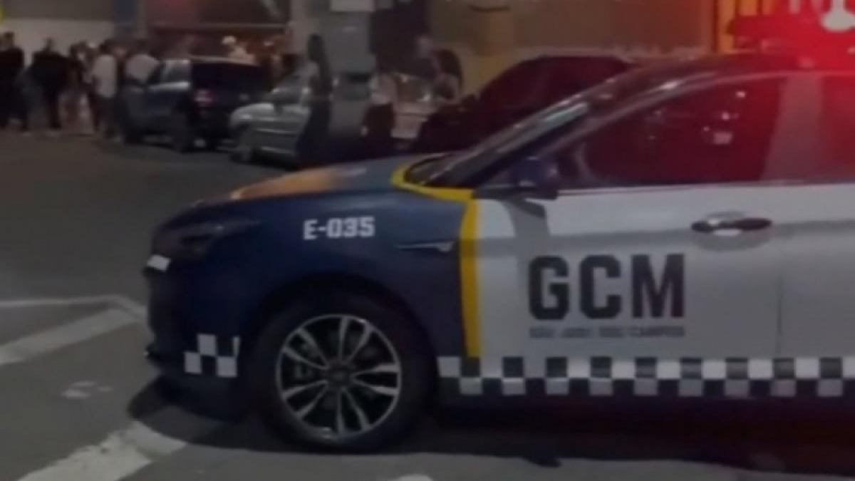 viatura da gcm são josé dos campos no bairro da vila ema