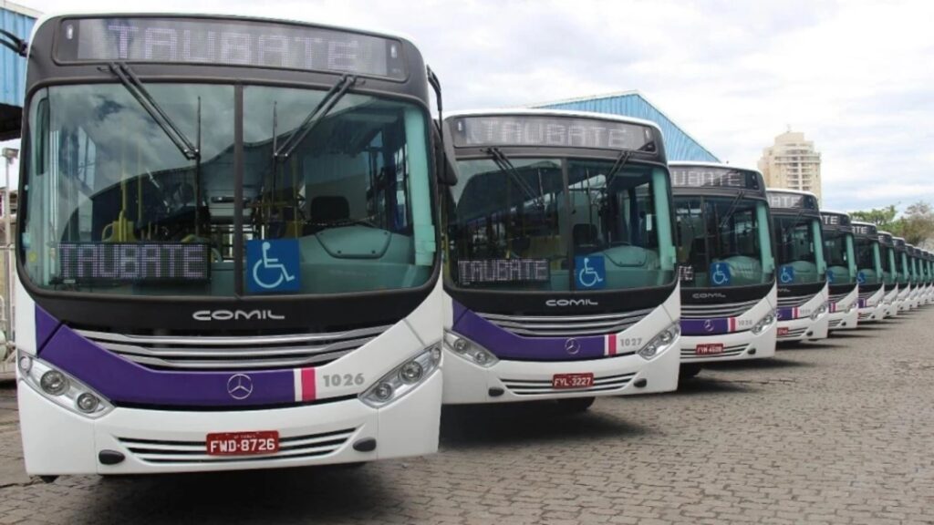 Ônibus voltam a circular em Taubaté após 10 horas de paralisação e pagamento a motoristas ônibus da ABC TAU em taubaté