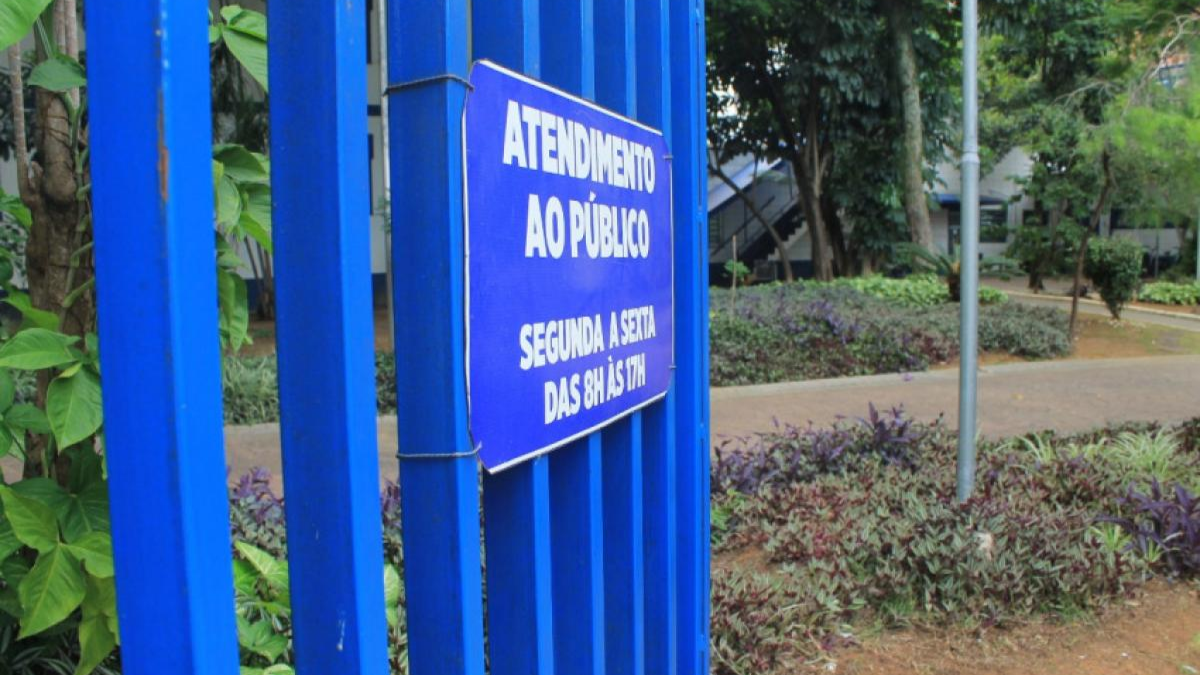 Portão de entrada de atendimento ao público da prefeitura de taubaté sp