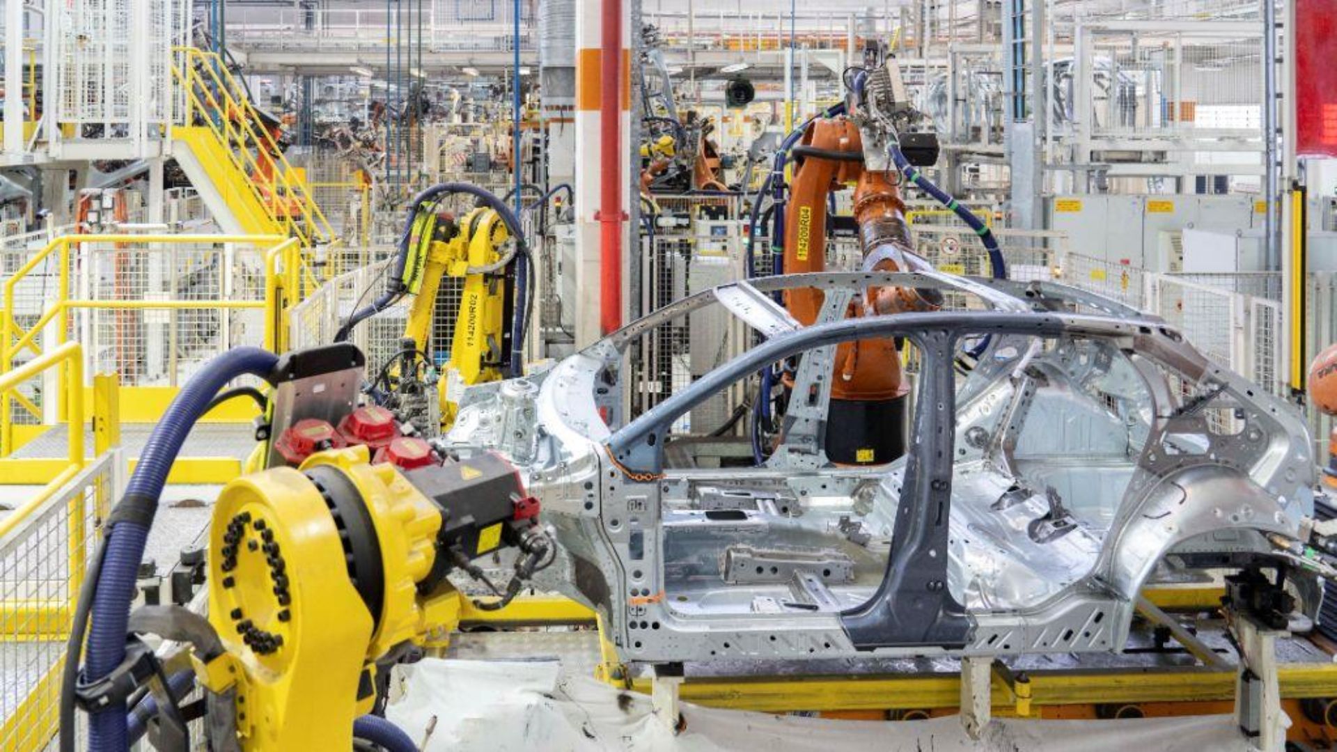 Foto da linha de produção do tera da volkswagen taubaté