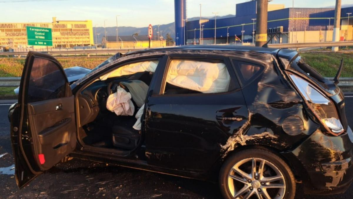 Tombamento de veículo em caraguatatuba