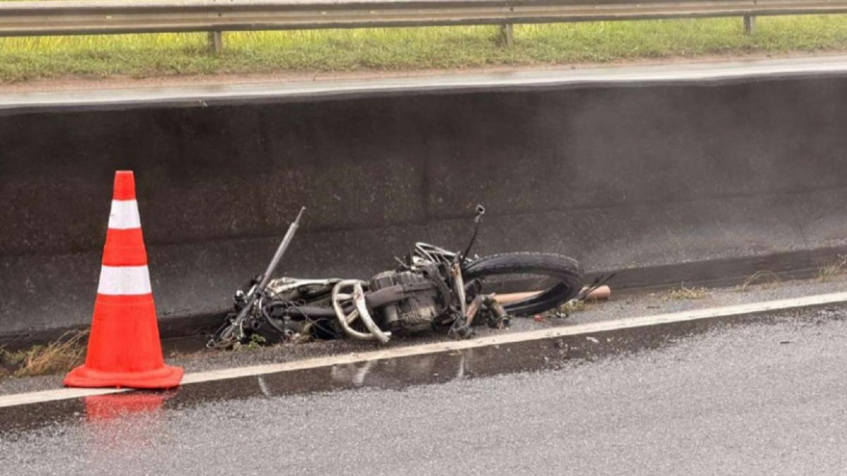moto da vitima do acidente fatal em jacareí
