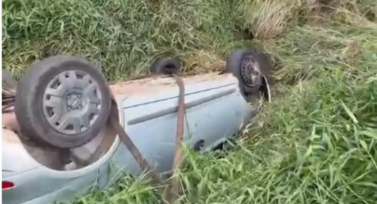 capotamento de veículo em são josé dos campos