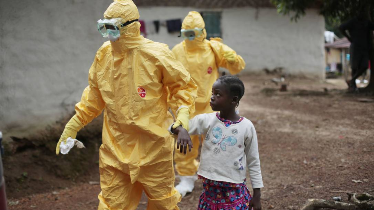 menina com sintomas de ebola