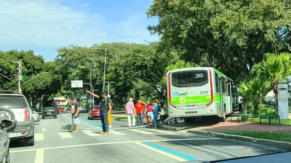 onibus atropela criança em sao jose dos campos