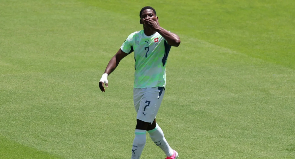 Breel Embolo, autor do primeiro gol da Suíça contra o Catar • Fran Santiago/Getty Images