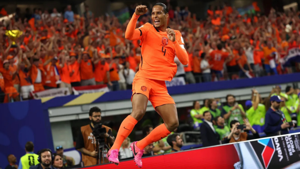 Van Dijk comemora gol da Holanda sobre o Japão • Photo by Maja Hitij - FIFA/FIFA via Getty Images
