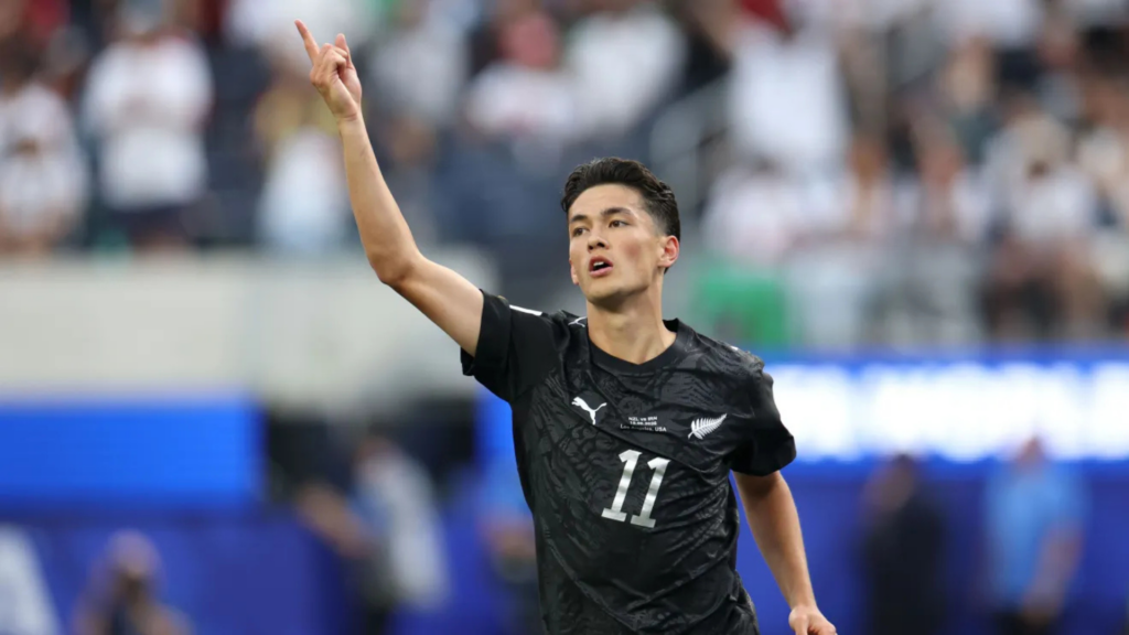 Elijah Just, da Nova Zelândia, celebrando o gol marcado sobre o Irã, pela Copa do Mundo • Harry How/Getty Images