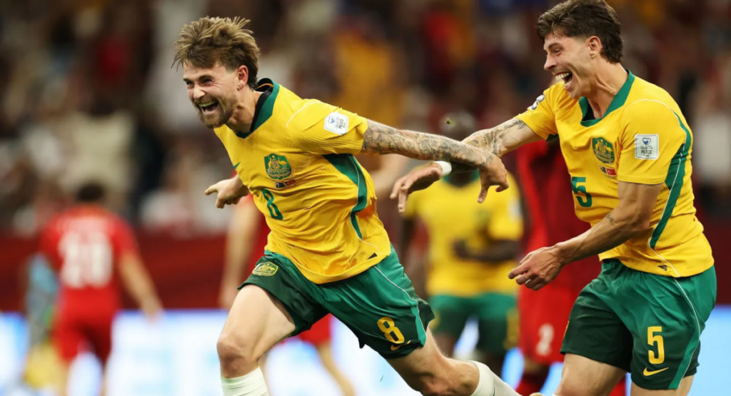 Celebração dos jogadores da Austrália no segundo gol marcado sobre a Turquia, pela Copa do Mundo • Sarah Stier - FIFA/FIFA via Getty Images