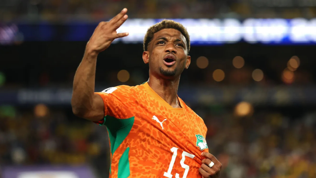 Amad Diallo, da Costa do Marfim, celebrando o gol anotado sobre o Equador, pela Copa do Mundo • Ezra Shaw - FIFA/FIFA via Getty Images
