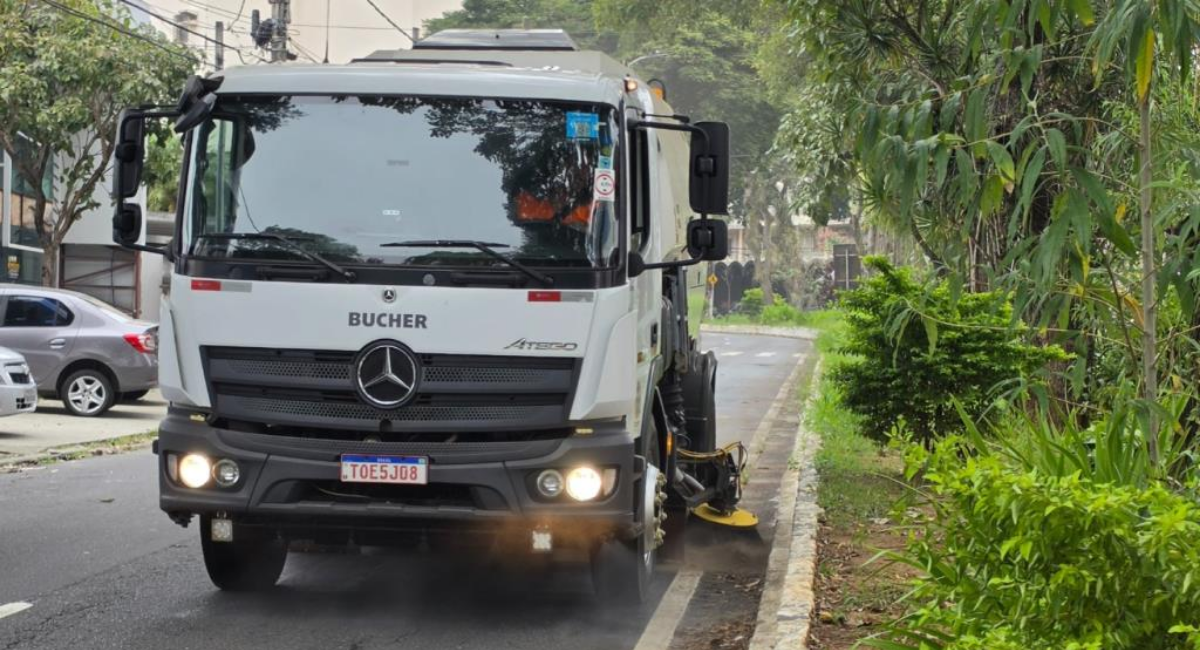 caminhão limpa sarjeta