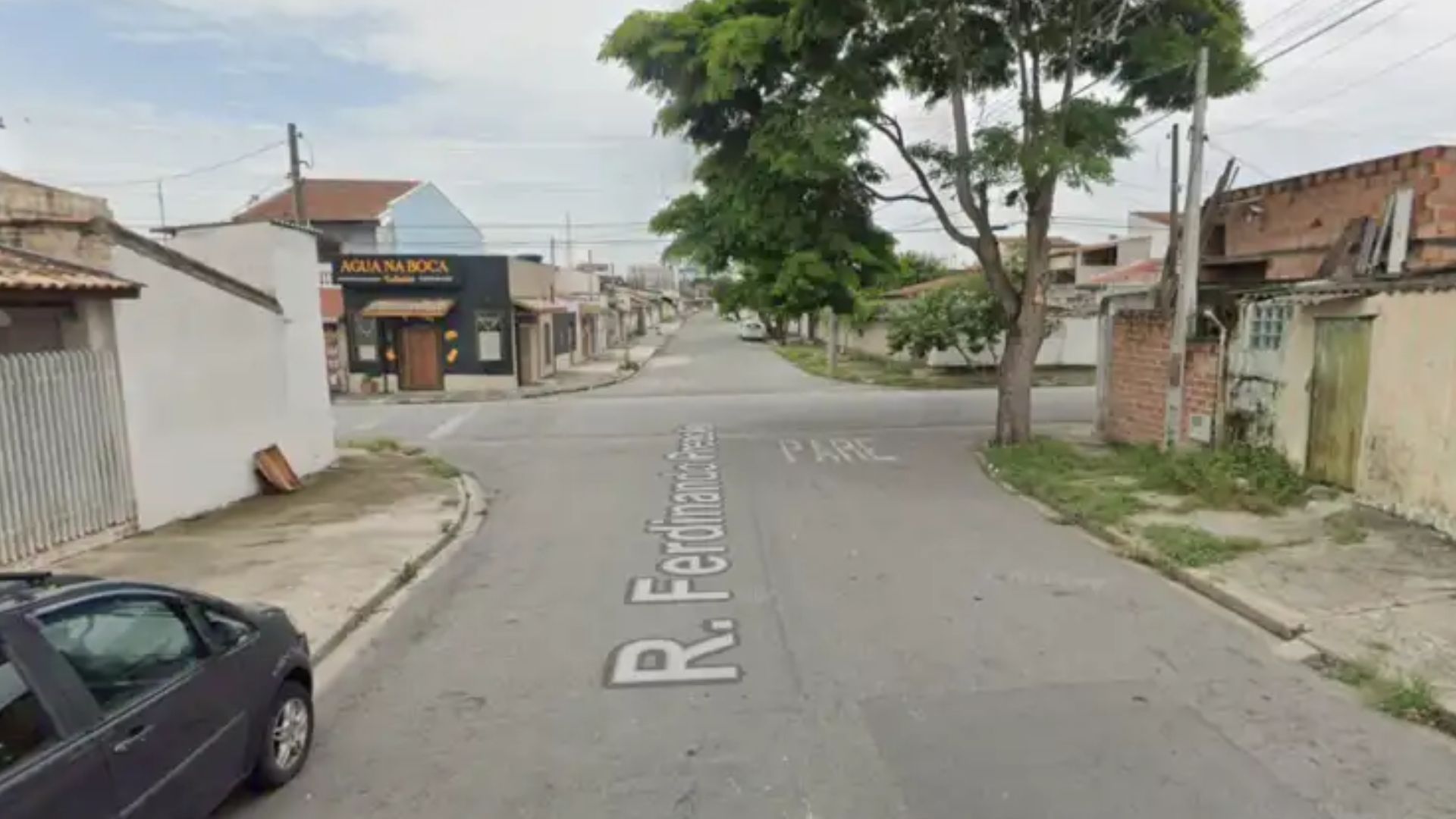 carro baleado com familia no areão