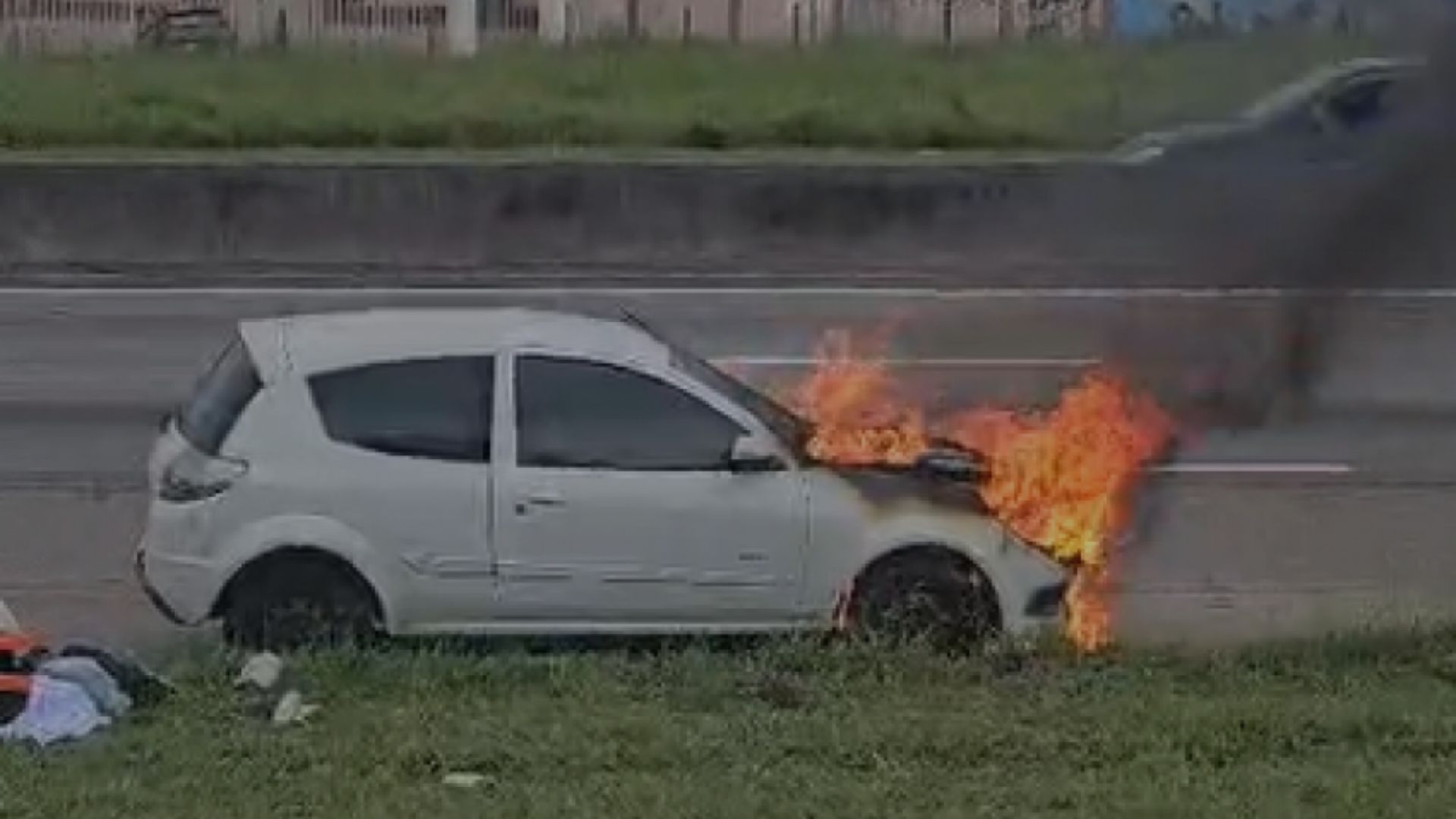 ford ka pega fogo na dutra de caçapava