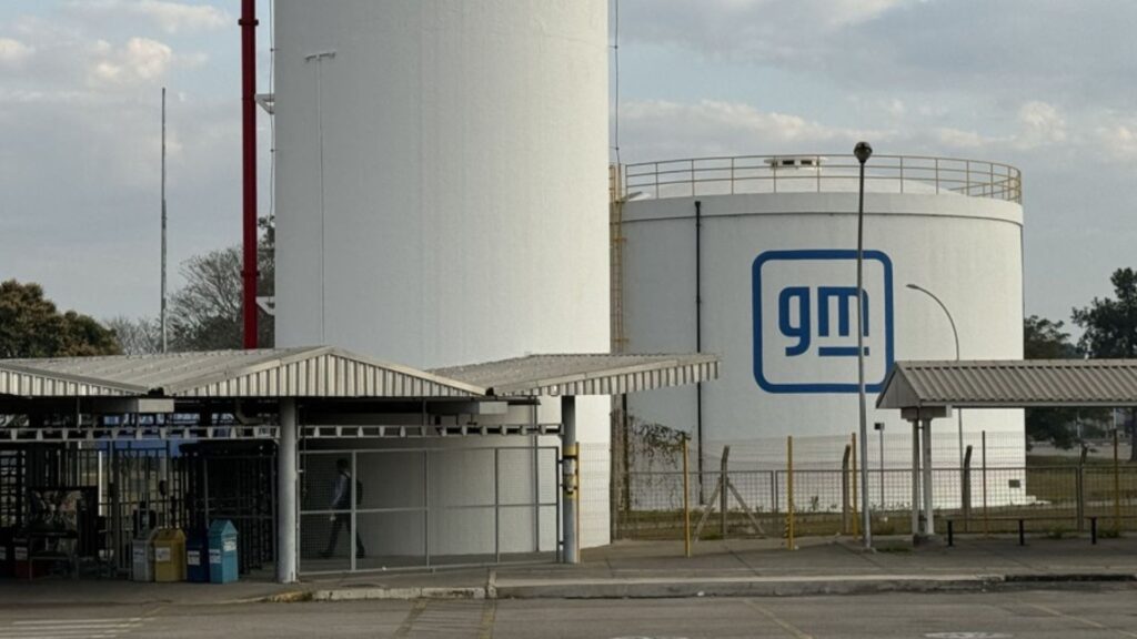 Metalúrgicos da General Motors aprovam estado de greve por aumento real em São José dos Campos General Motors de São josé dos campos