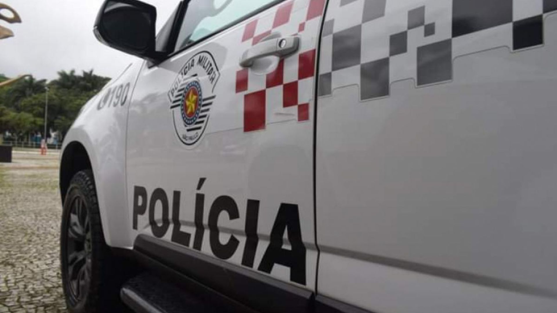 viatura de policia lateral