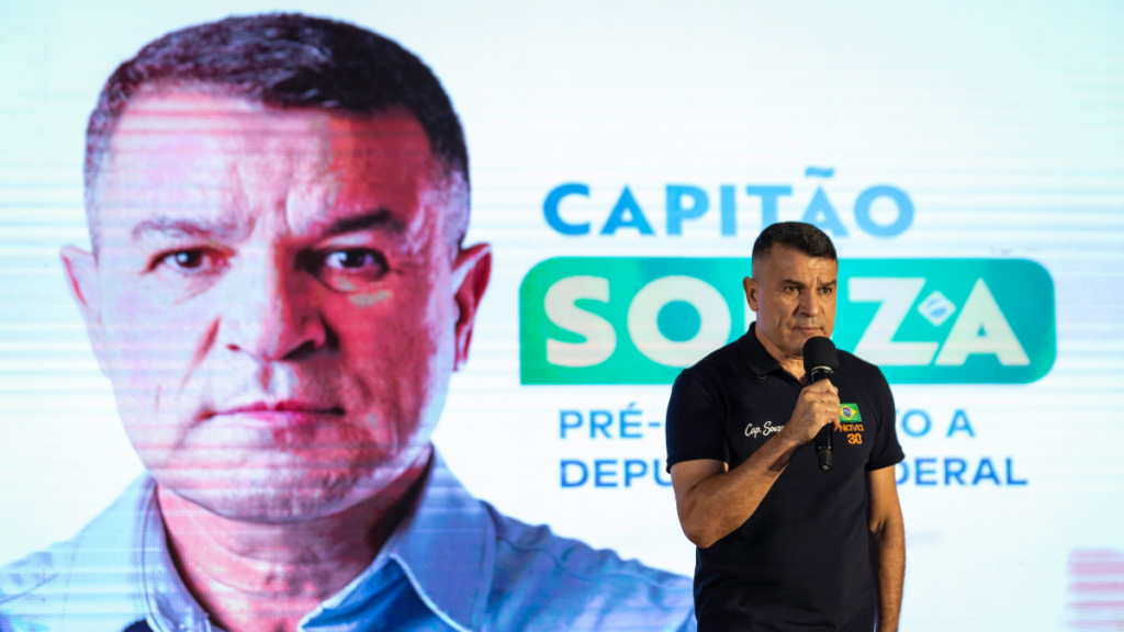 capitão souza em comício do partido Novo anunciando pré-candidatura
