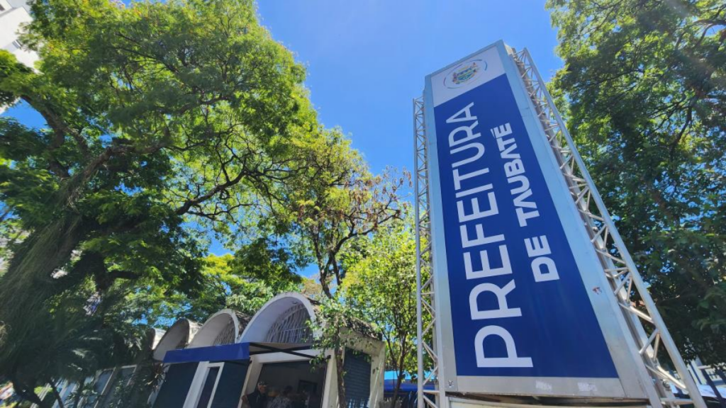 foto da placa da prefeitura