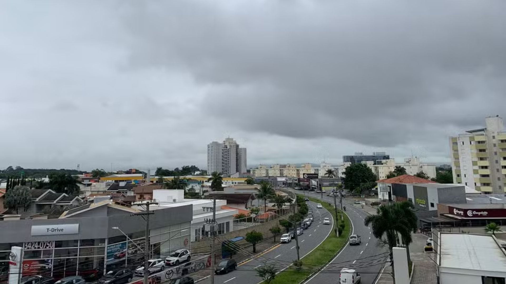 tempo nublado taubaté
