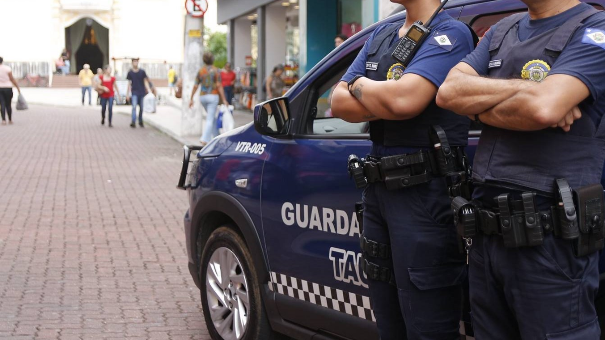 Boletim de ocorrência relata supostos xingamentos de guardas civis contra adolescentes em praça de Taubaté gcm taubaté
