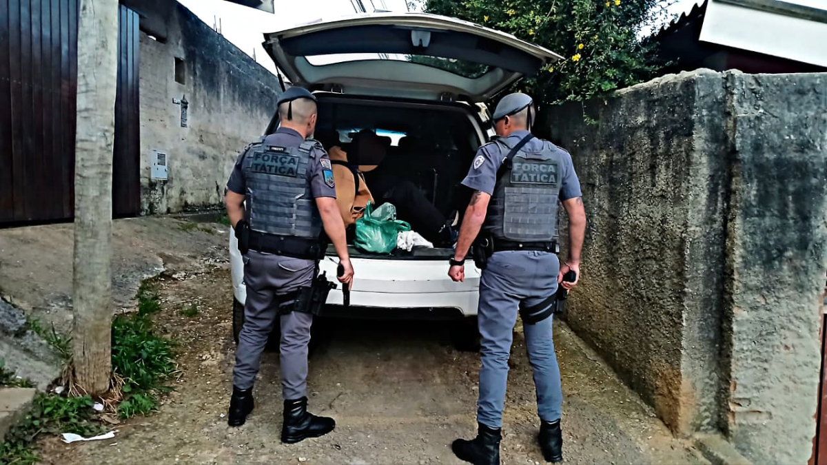 Força Tática apreende mais de R$ 11 mil do tráfico e prende homem no bairro Pica-Pau em Campos do Jordão homem é preso em campos junto com apreensão de drogas do tráfico