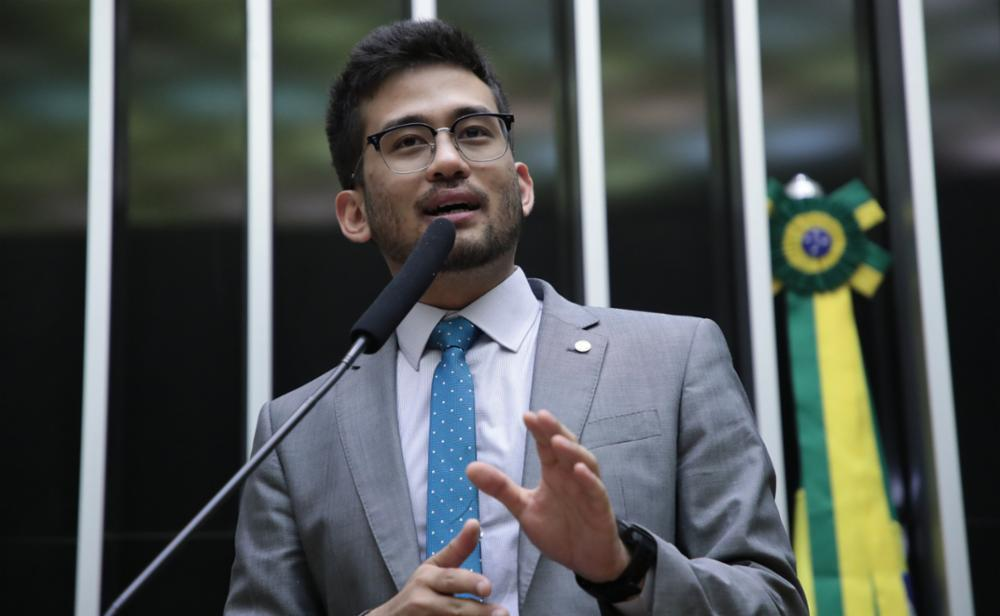 O populismo que prefere punir a Ferrari a aliviar o carro usado do pobre Deputado Kim Kataguiri