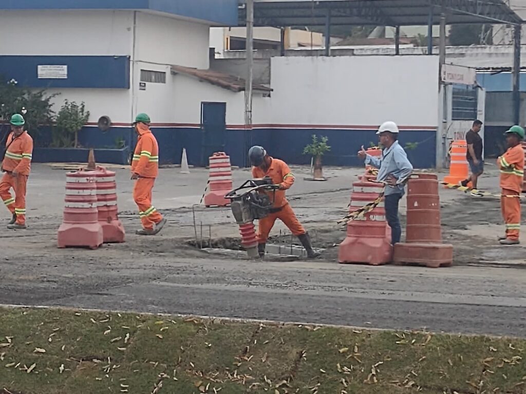 Caçapava avança com intervenções de drenagem e asfaltamento na Avenida Brasil Obras na Avenida Brasil em Caçapava