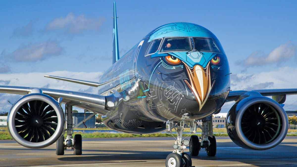 avião comercial embraer