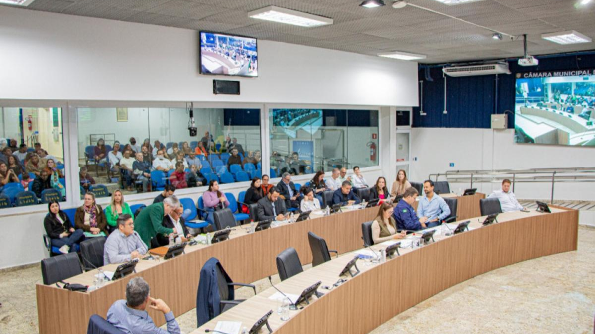 Câmara de Taubaté derruba veto e aprova multa para uso de carroças em fretes e entulhos câmara municipal de taubaté reverte veto à penalidade de multa por frete com carroça no município