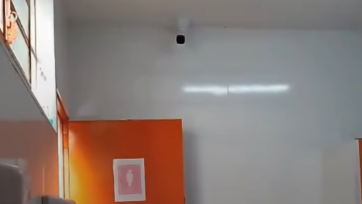 Mães denunciam instalação de câmeras em banheiros de duas escolas municipais de Taubaté cameras em banheiros de escolas em taubaté