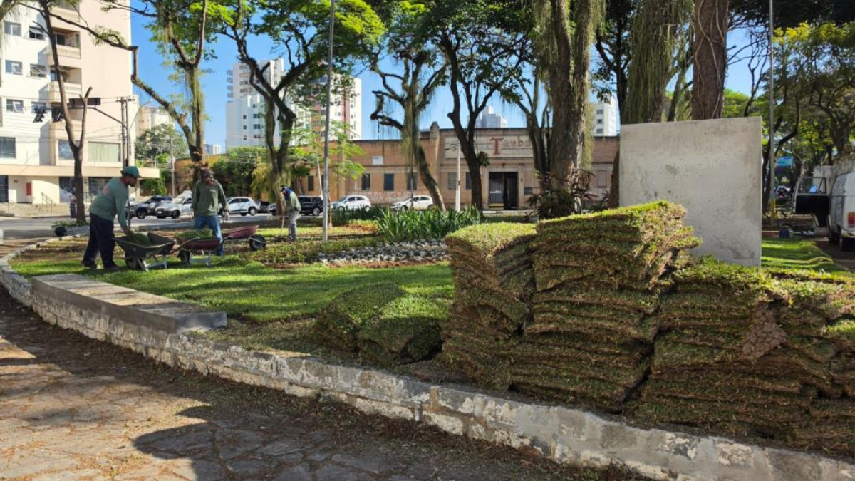 Praça da CTI passa por requalificação e ganha novo paisagismo em Taubaté cti ganha flores e requalificação paisagistica em taubaté