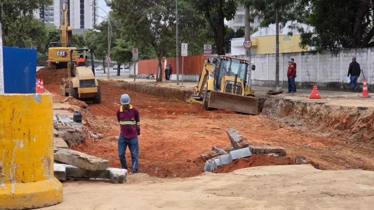 Obras no primeiro trecho da Avenida do Povo entram na reta final após troca de tubulação em Taubaté obras na av do povo em taubaté