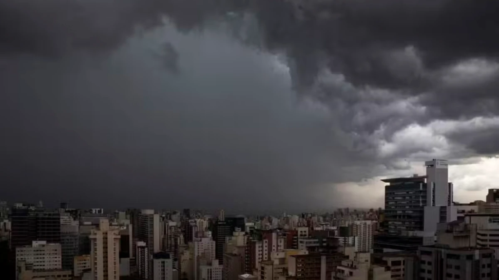 Defesa Civil emite alerta para tempestades com raios, ventos fortes e risco de granizo em Taubaté e região tempestade no vale do paraíba