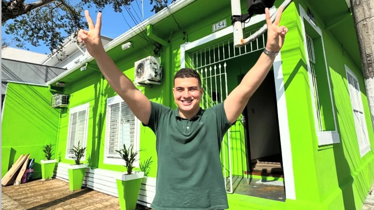 Câmara de Caçapava aprova abertura de Comissão Processante contra o prefeito Yan Lopes yan lopes prefeito de caçapava em frente a casa verde