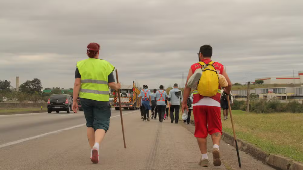 Pontos de apoio para romeiros na Rodovia Presidente Dutra rumo a Aparecida reúne mais de 130 locais de atendimento Romeiros