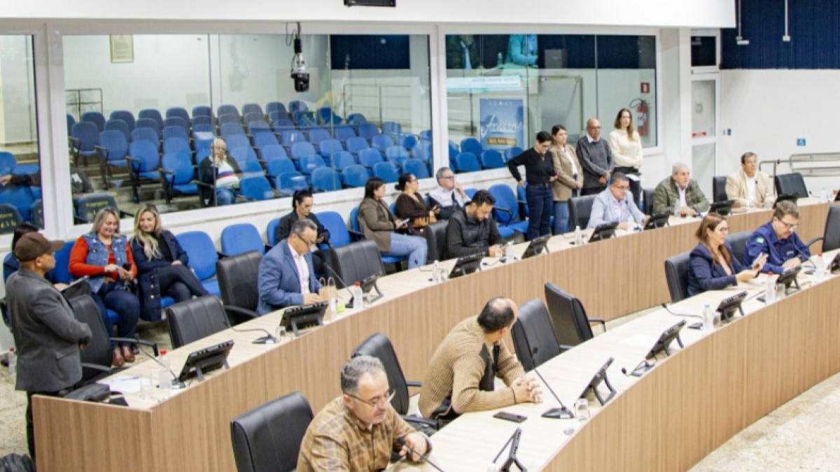 Proposta na Câmara de Taubaté quer obrigar Prefeitura a divulgar emendas em "tempo real" camara municipal de taubaté foto
