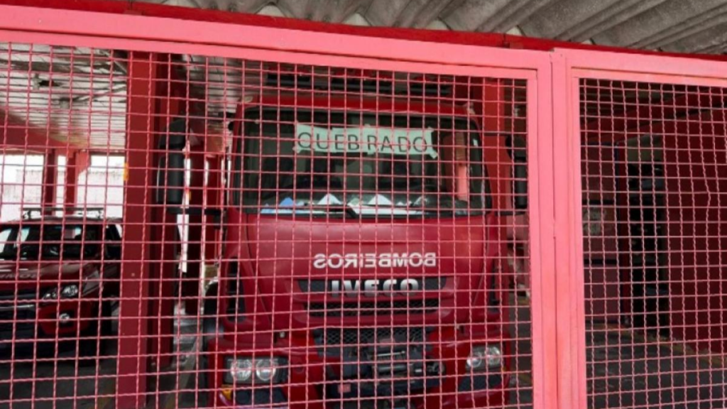 Caminhão dos bombeiros está inoperante há mais de três meses em Taubaté caminhão de bombeiros inutilizado em taubaté