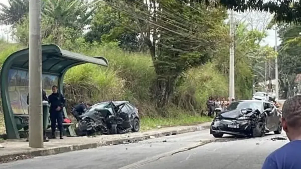 Colisão frontal entre dois carros deixa um morto e três feridos na região do Putim em São José dos Campos colisão frontal entre 2 carros deixa 3 feridos e 1 morto no putim sjc