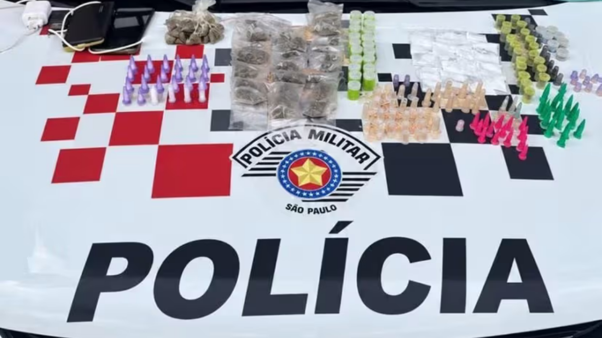 Polícia Militar prende homem de 33 anos com cocaína, maconha e crack na zona leste de São José polícia prende homem com cocaina, maconha e crack na zl de sjc
