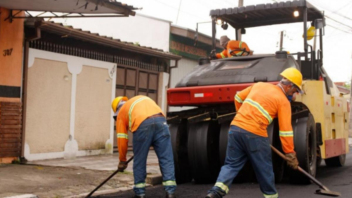Prefeitura de Taubaté lança programa Rua Certa para recapear mais de 60 vias na primeira fase programa de recapeamento de asfalto em taubaté