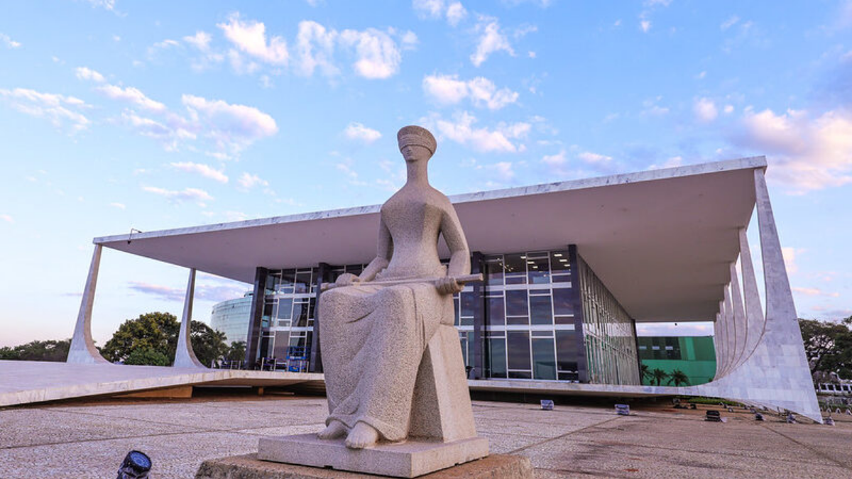 stf prédio com estátua